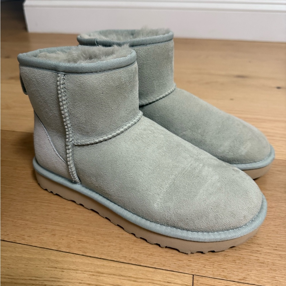 Ugg Women’s Classic Mini II